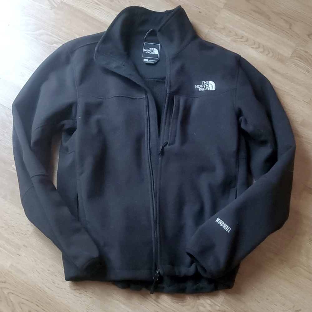 EUC The North Face Windwall